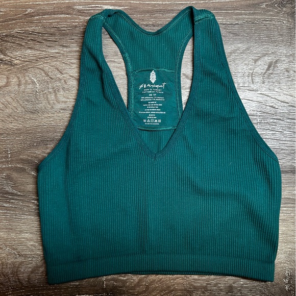 Free Throw Crop Tank Top - Picture 2 of 4